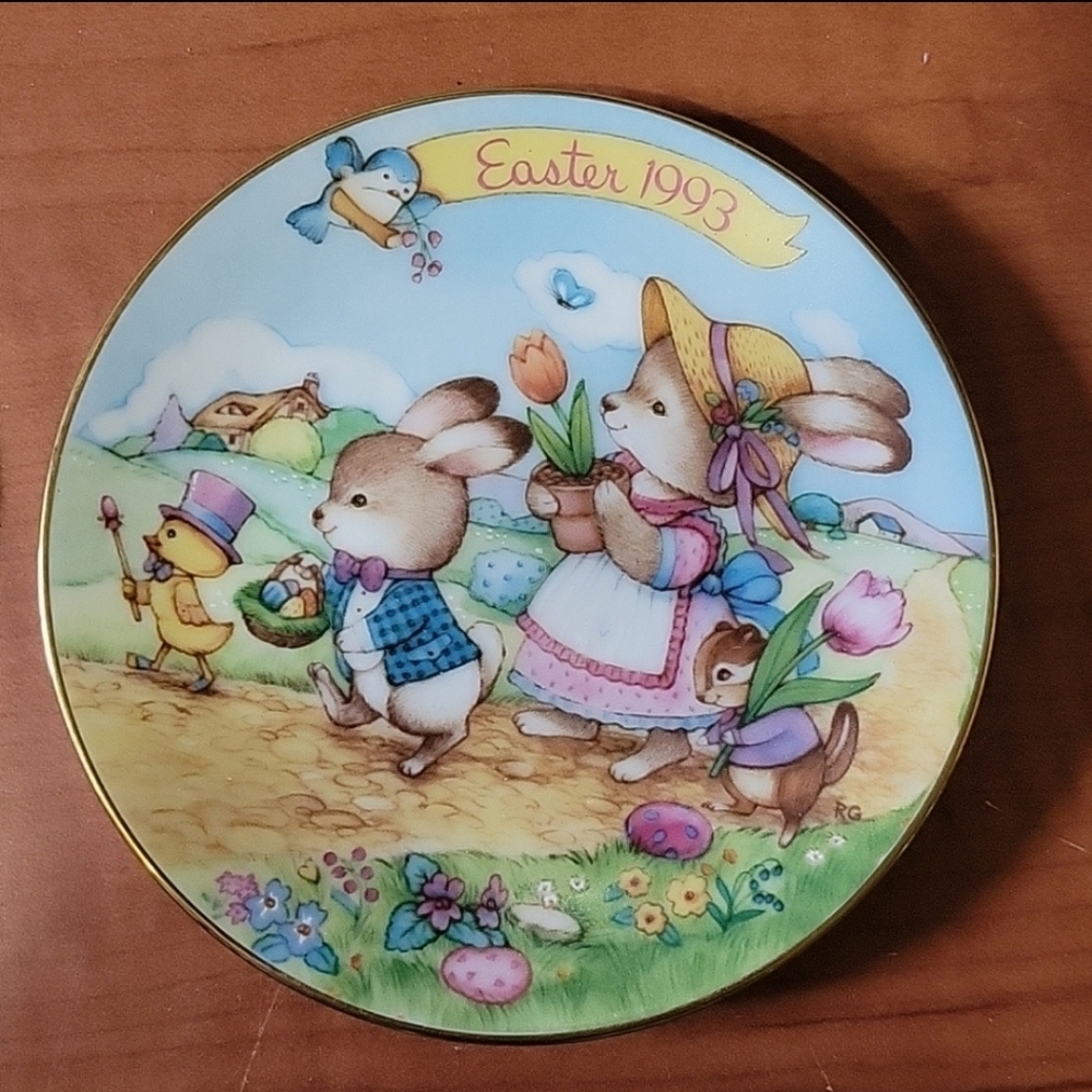 1993 Avon Easter Plate "Easter Parade"